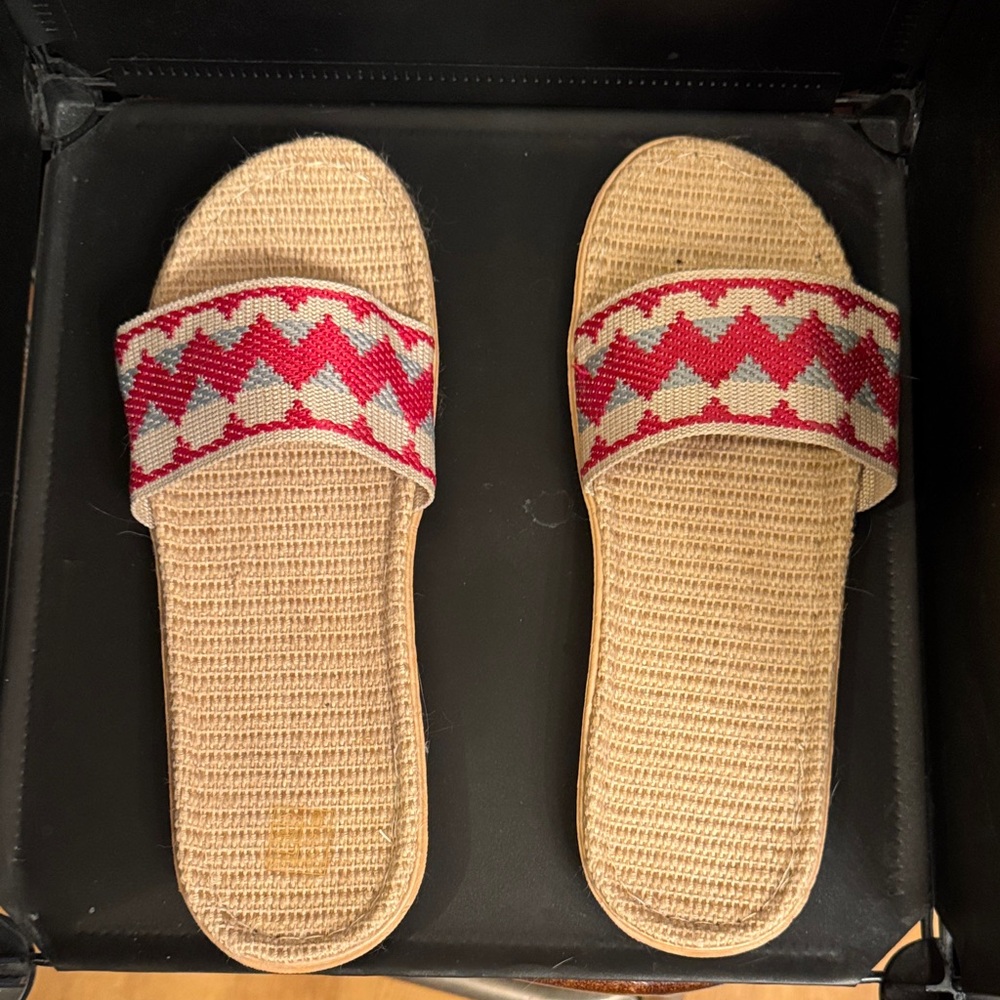SHEIN Red & Cream Patterned Slide Sandals. Lightweight sandals with a boho touch - Picture 3 of 9